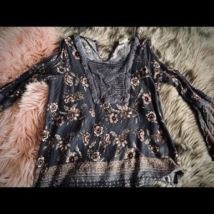 Open shoulder long sleeve blouse